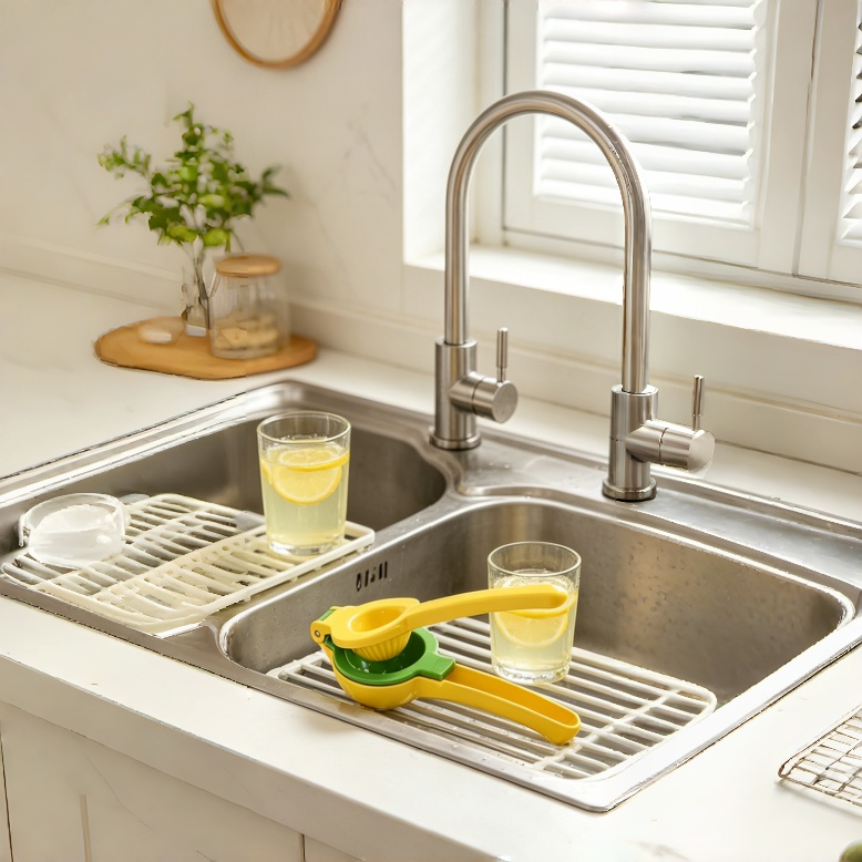 [vendor] Heavy-Duty Metal Lemon Squeezer & Lime Juicer Manual