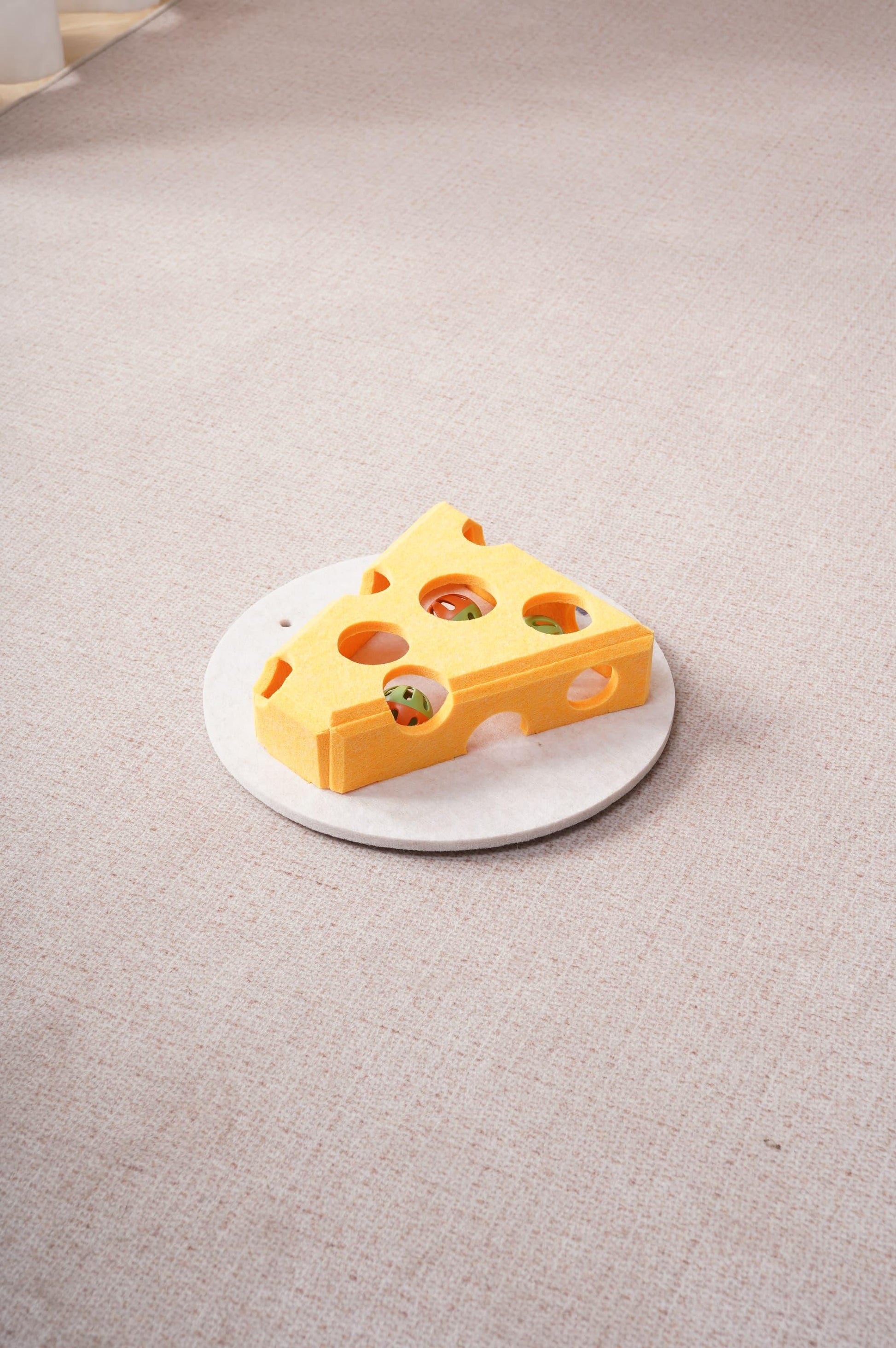 [vendor] Cat Puzzle Toy With Ball And Spring-loaded Wand Felt Indoor Cat